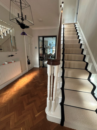 Santa Fe in Cream Cobble with 89cm Jubilee Stair Rods 8in Black
